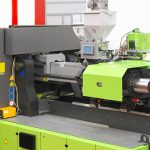 Lo stampaggio a iniezione: vantaggi e utilizzi di uno dei processi di produzione industriale più diffusi