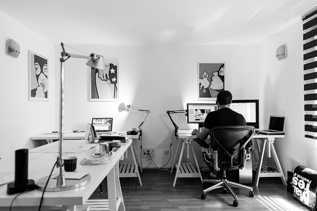 Come illuminare il tuo home office per evitare l'affaticamento visivo e migliorare la concentrazione